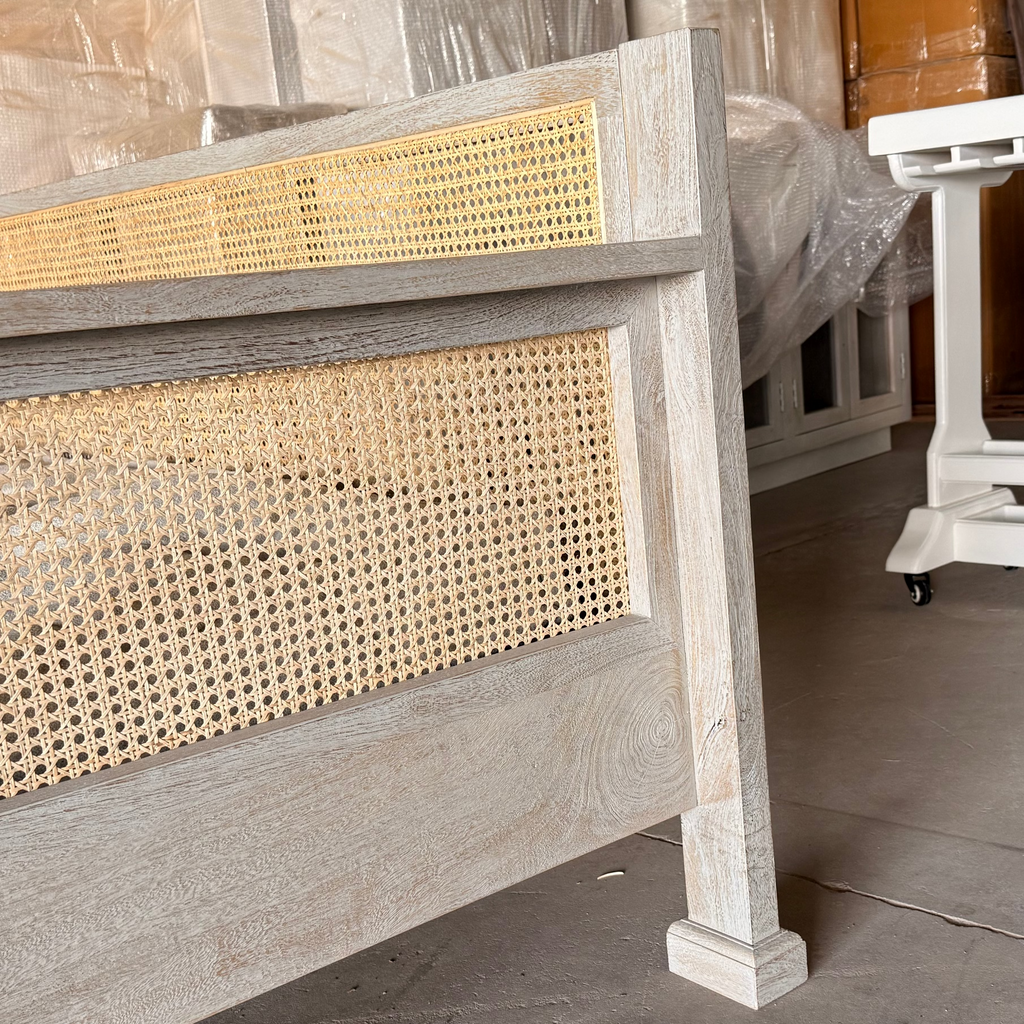Lounger -Day Bed Wooden —  Namah