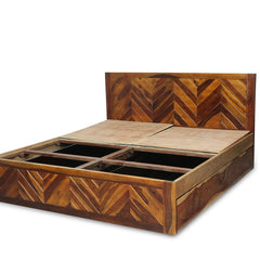 Bed Wooden —  Creat