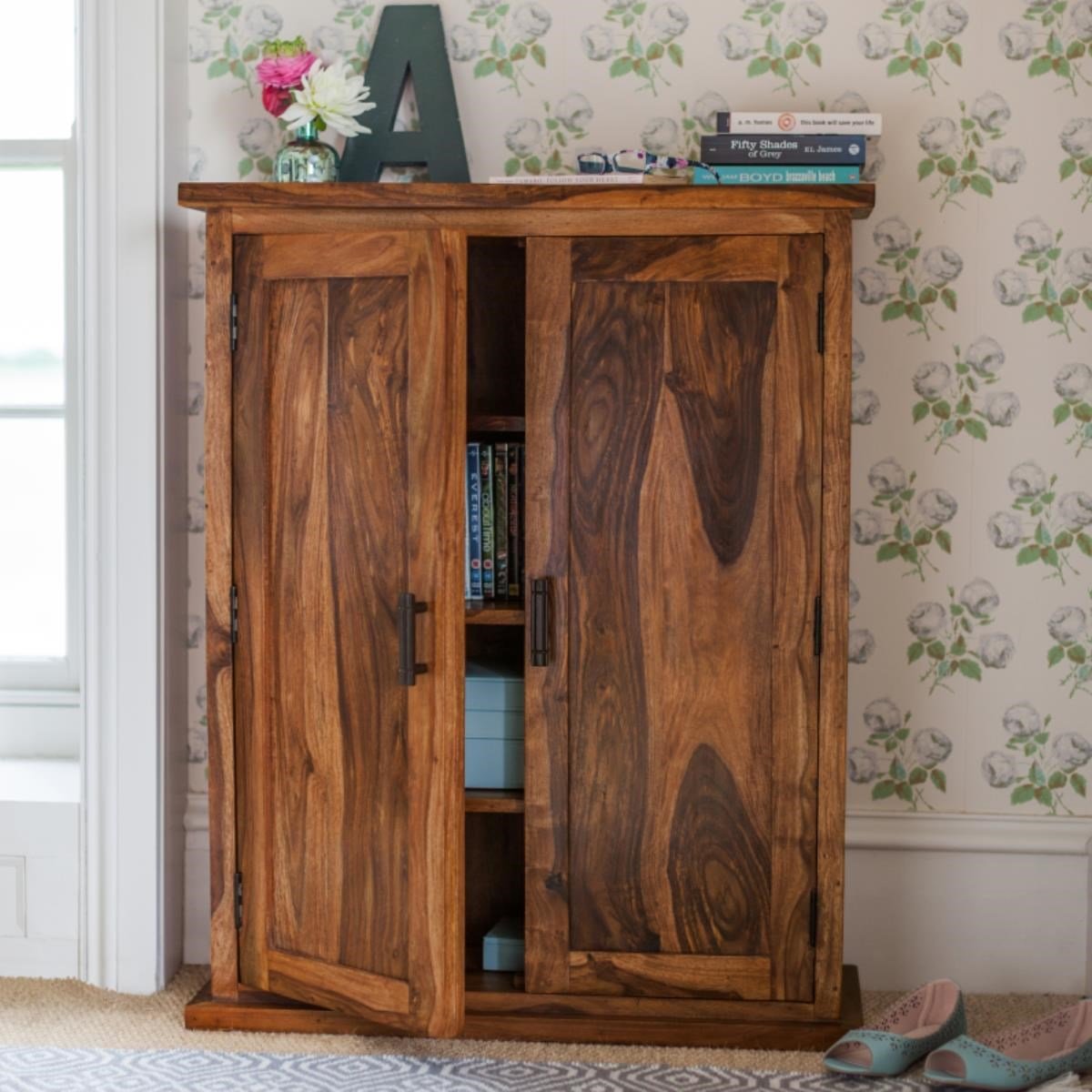 Wooden wardrobe — Gladiolus Main image